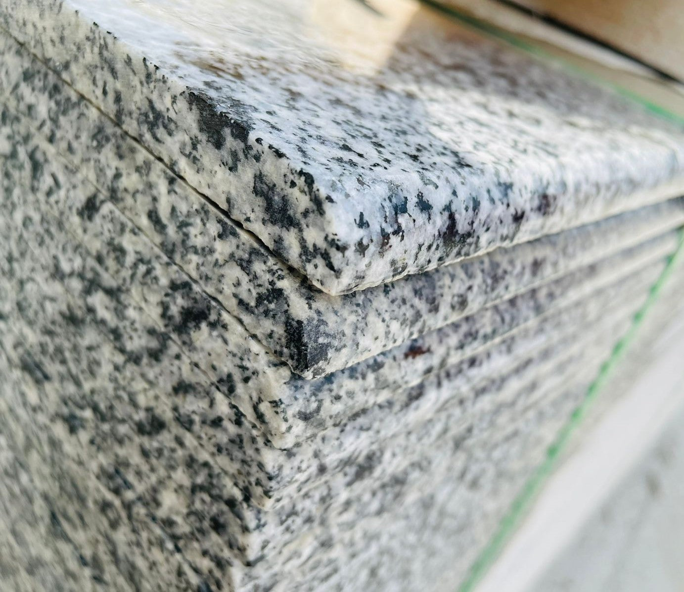 Trepte din granit - New Halayeb - 33x130x1.9 cm - lustruit bevelled